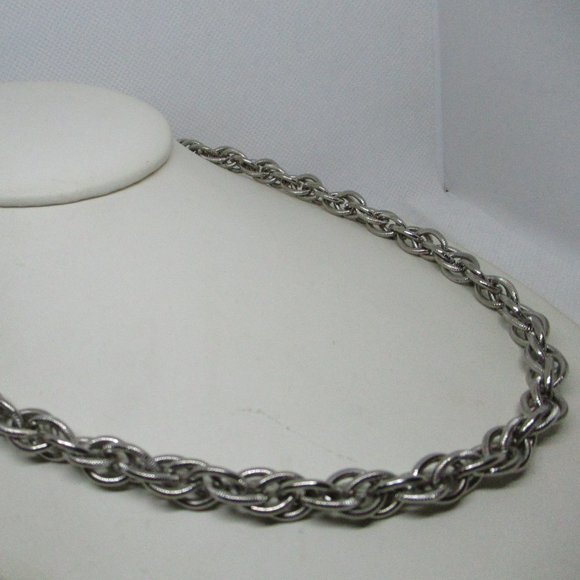 Heavy Textured Large Link Necklace Silver Tone Metal Rolo Large Link Chain - Picture 3 of 8